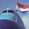 Oranje gekleurde F16 begeleid Oranje naar Schiphol